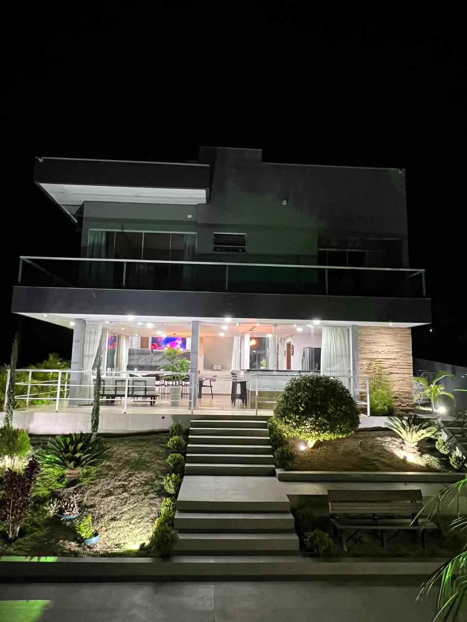 Casa de Alto Padrão à Venda no Riviera de Santa Cristina II – Porteira Fechada