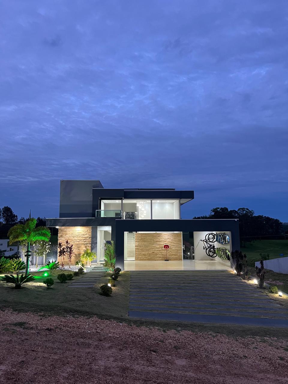 Casa de Alto Padrão à Venda no Riviera de Santa Cristina II – Porteira Fechada