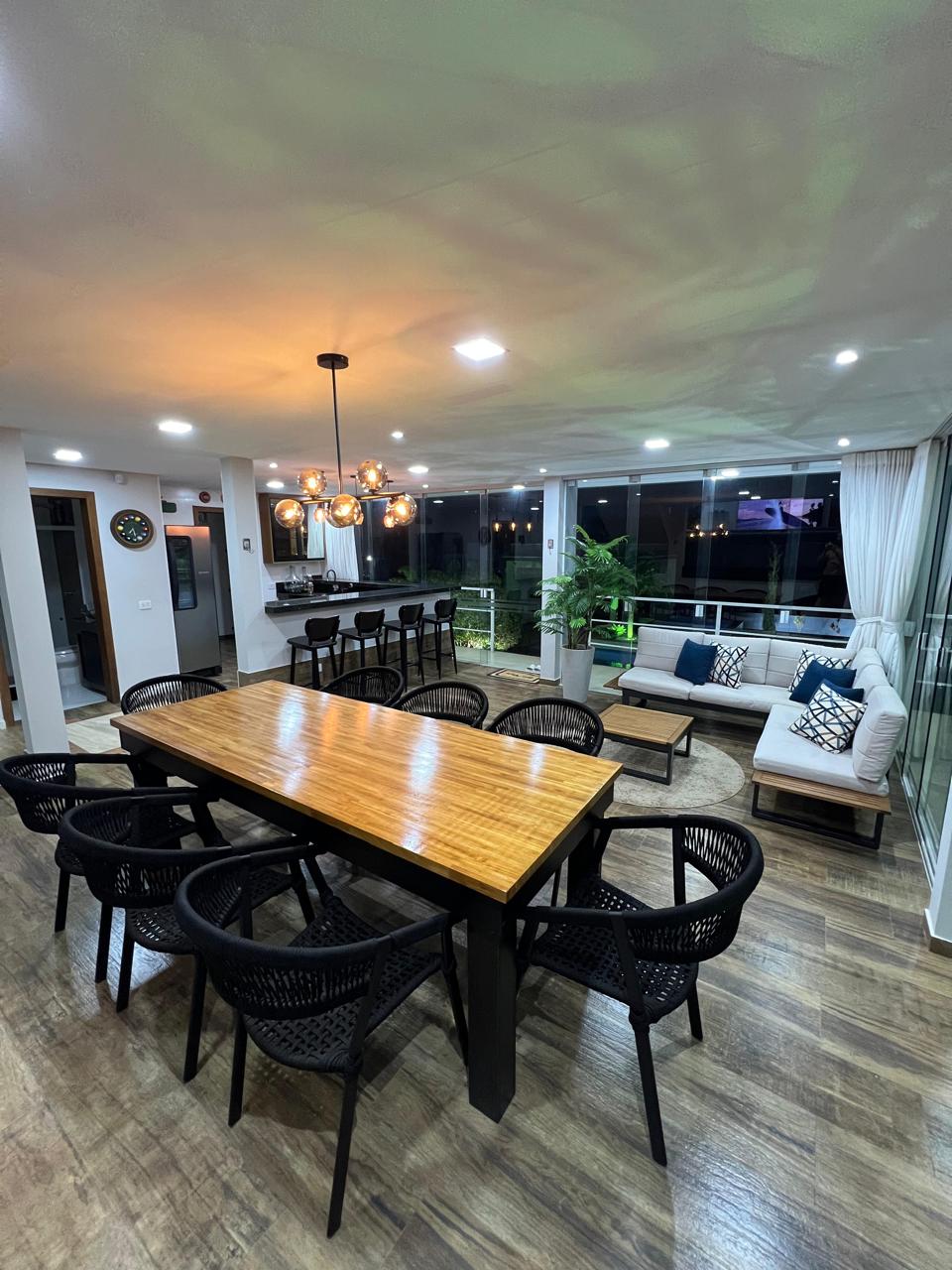 Casa de Alto Padrão à Venda no Riviera de Santa Cristina II – Porteira Fechada