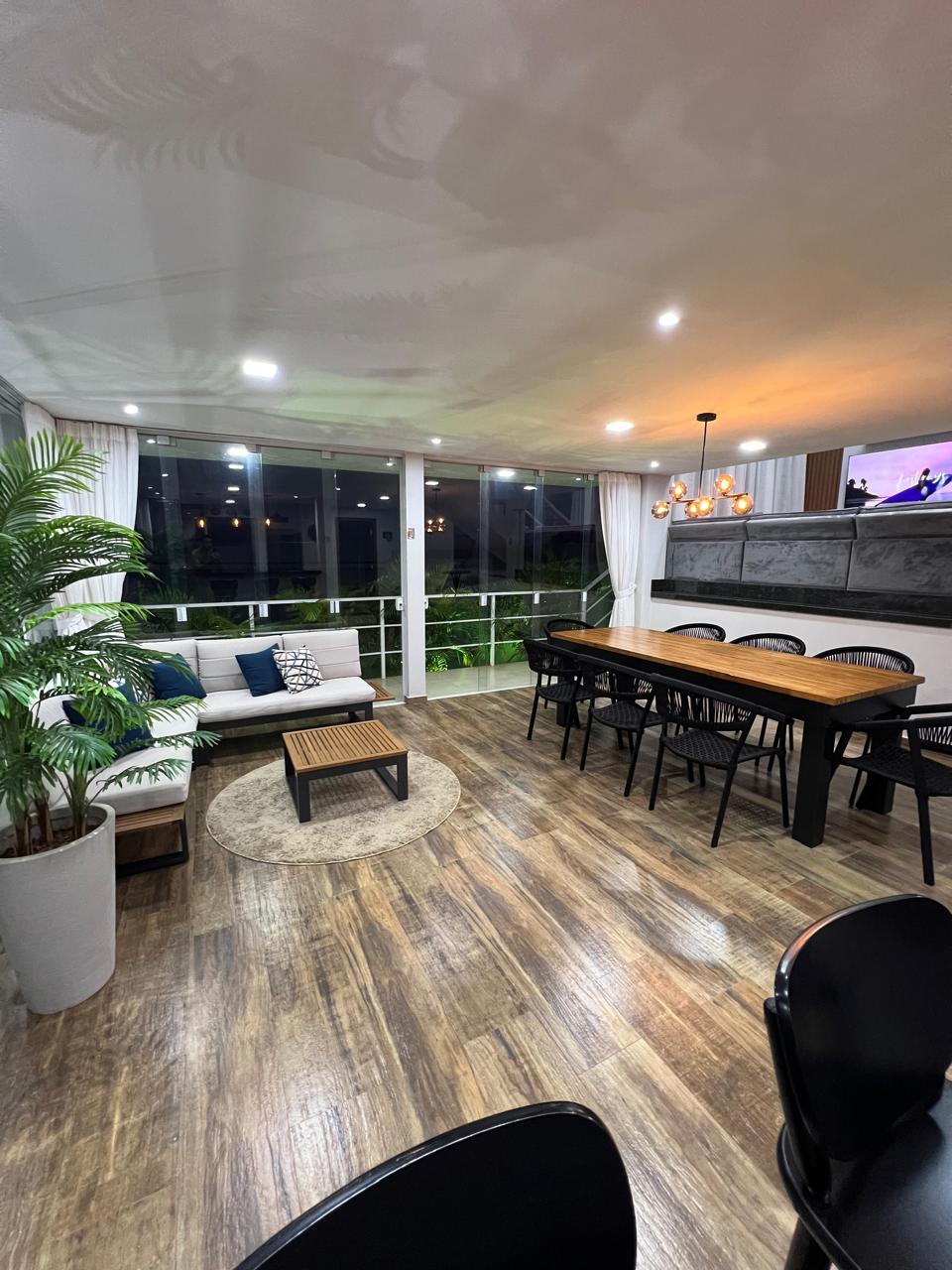 Casa de Alto Padrão à Venda no Riviera de Santa Cristina II – Porteira Fechada