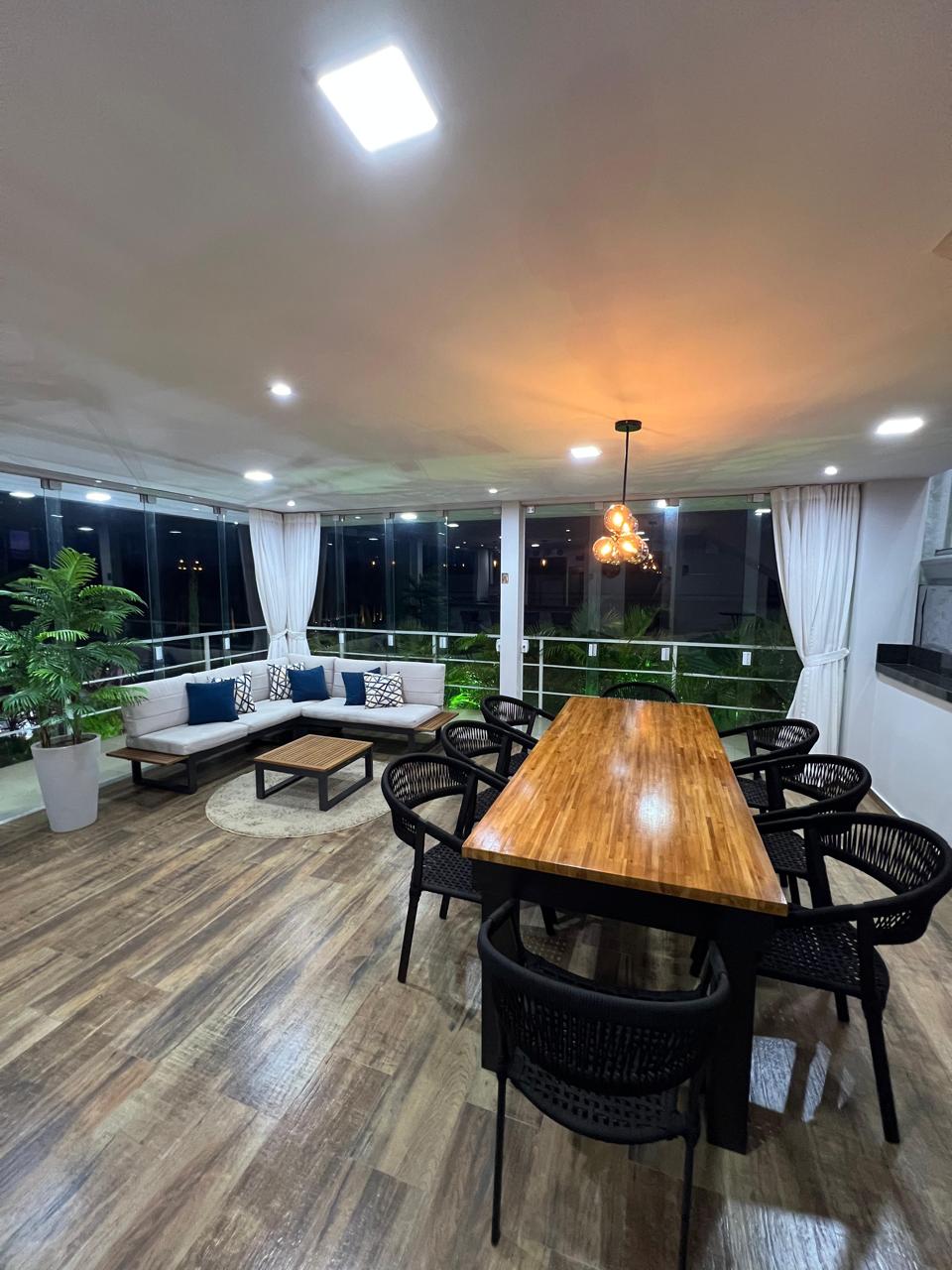 Casa de Alto Padrão à Venda no Riviera de Santa Cristina II – Porteira Fechada