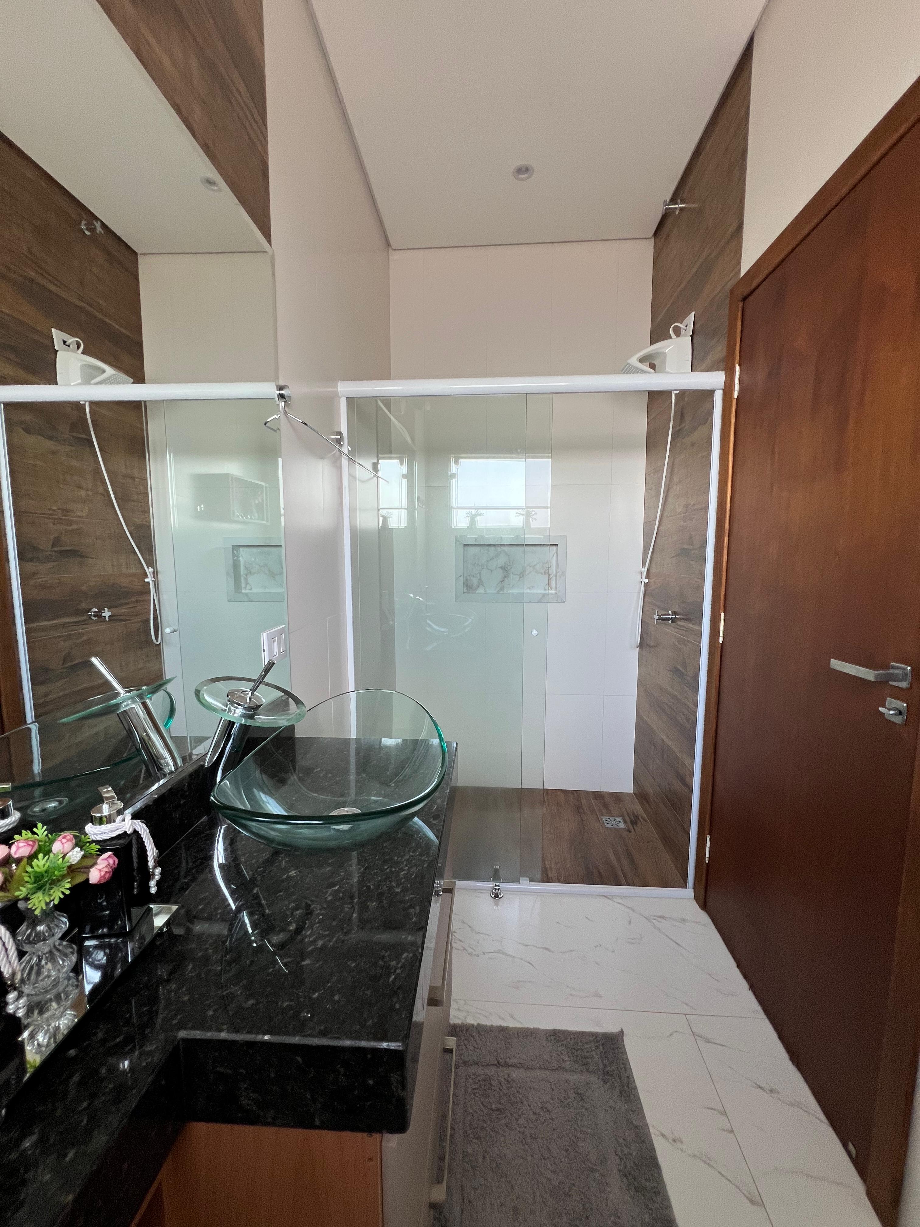 Casa de Alto Padrão à Venda no Riviera de Santa Cristina II – Porteira Fechada