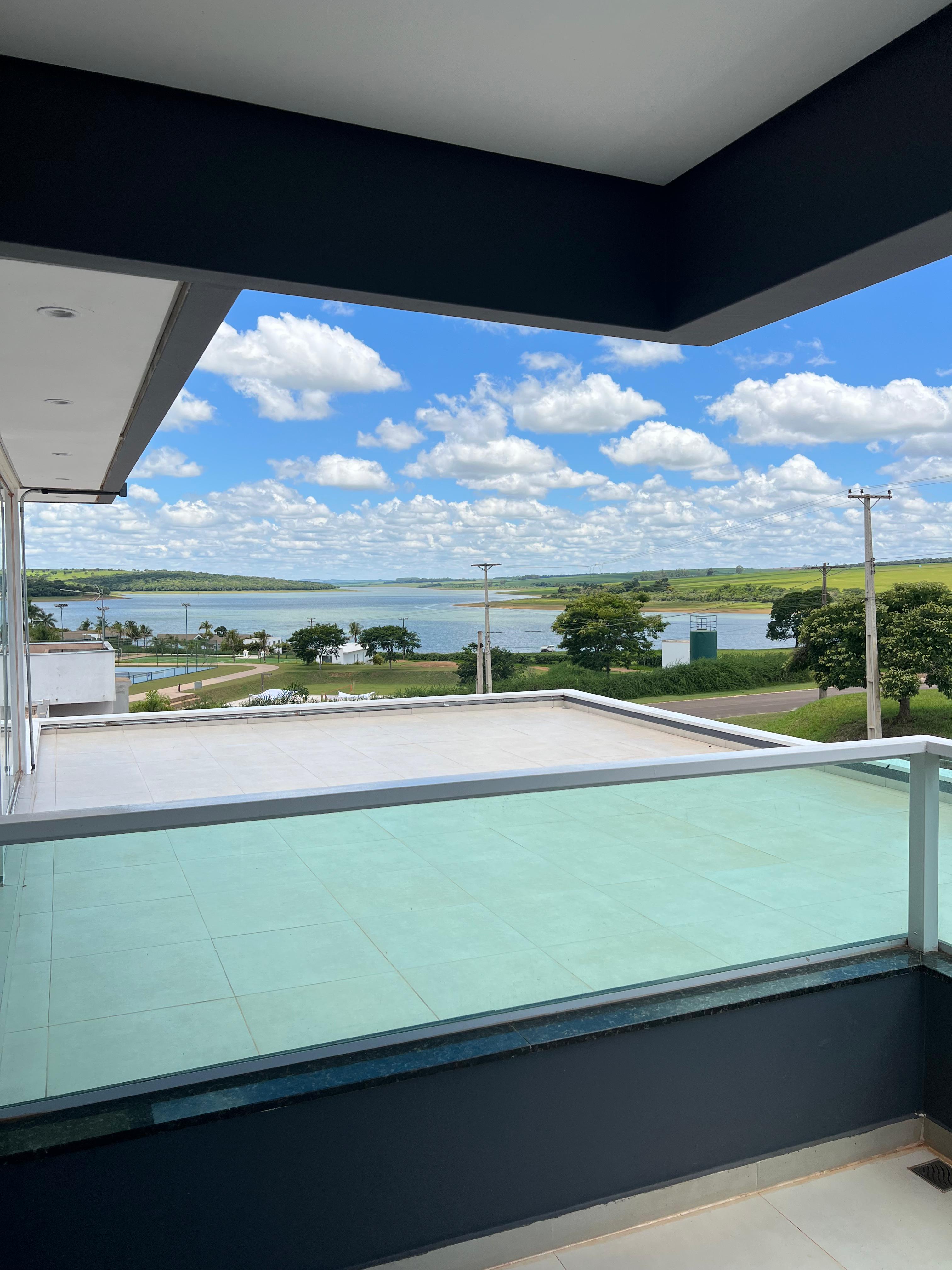 Casa de Alto Padrão à Venda no Riviera de Santa Cristina II – Porteira Fechada