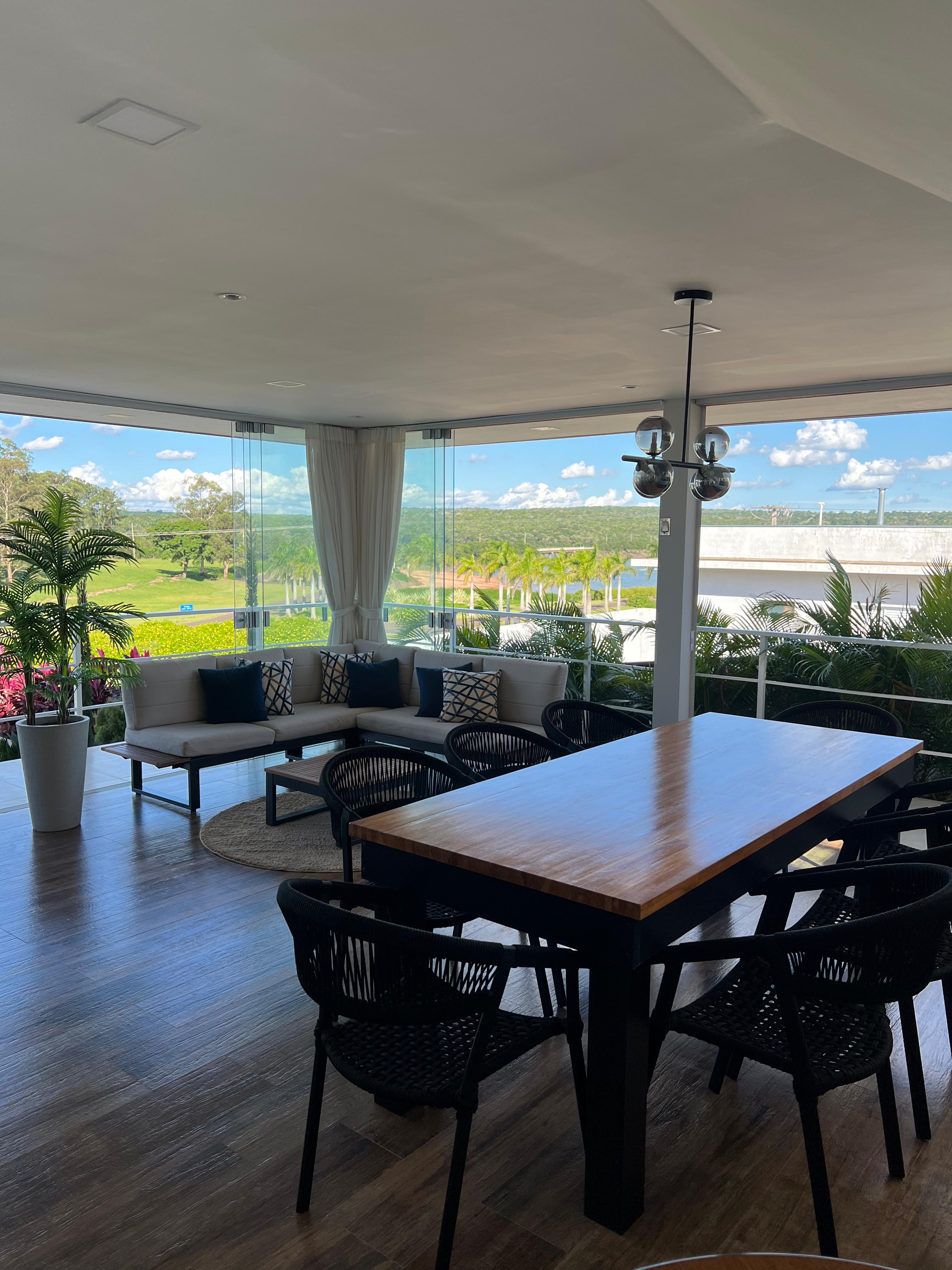 Casa de Alto Padrão à Venda no Riviera de Santa Cristina II – Porteira Fechada