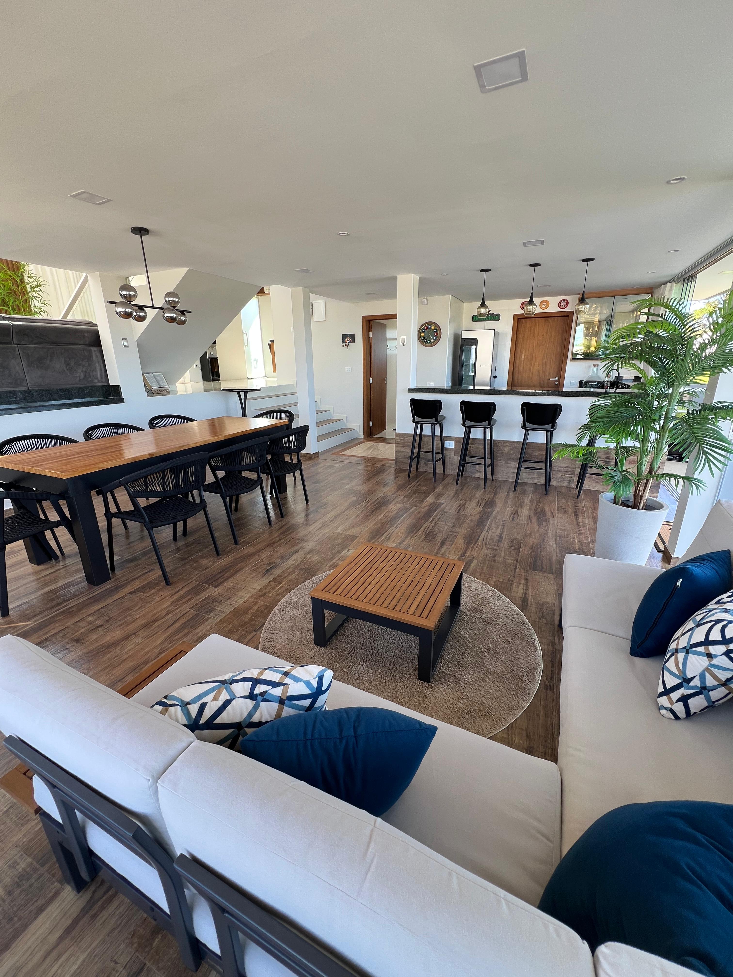 Casa de Alto Padrão à Venda no Riviera de Santa Cristina II – Porteira Fechada