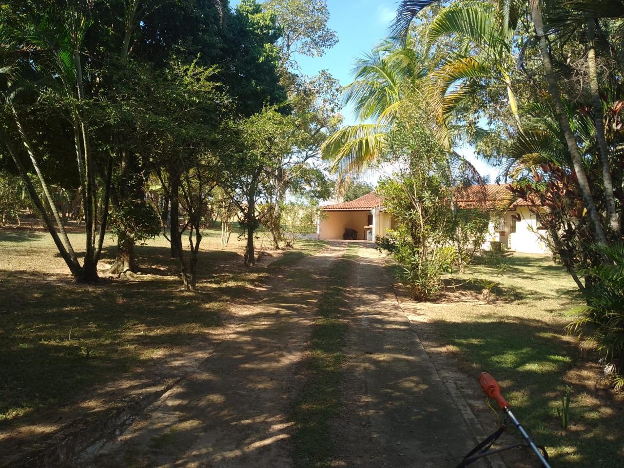 Vendo Chácara com 2.152m² em Tatuí-SP, próximo ao asfalto, escriturada