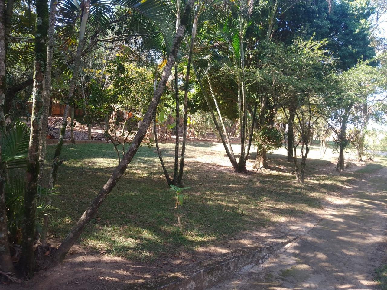 Vendo Chácara com 2.152m² em Tatuí-SP, próximo ao asfalto, escriturada