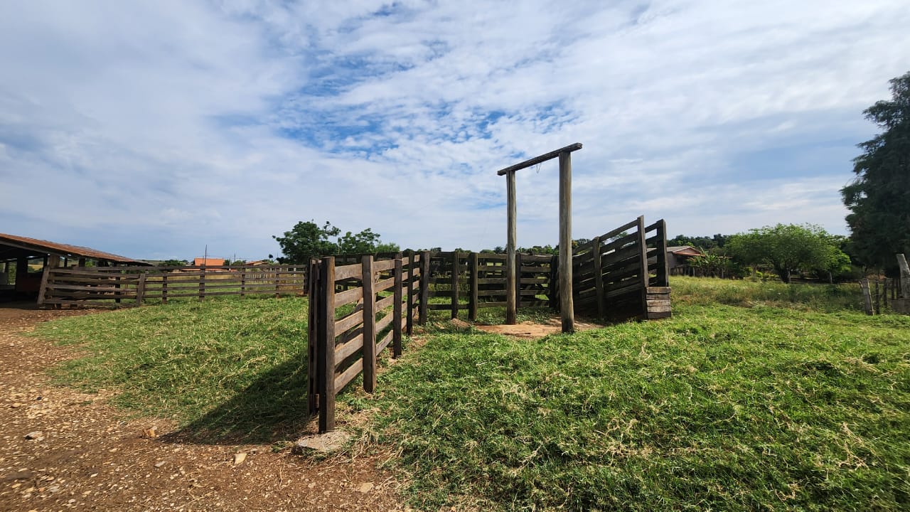 Chácara de Alto Padrão com Piscina, Suítes e Estrutura Completa por R$ 1,7 Mi