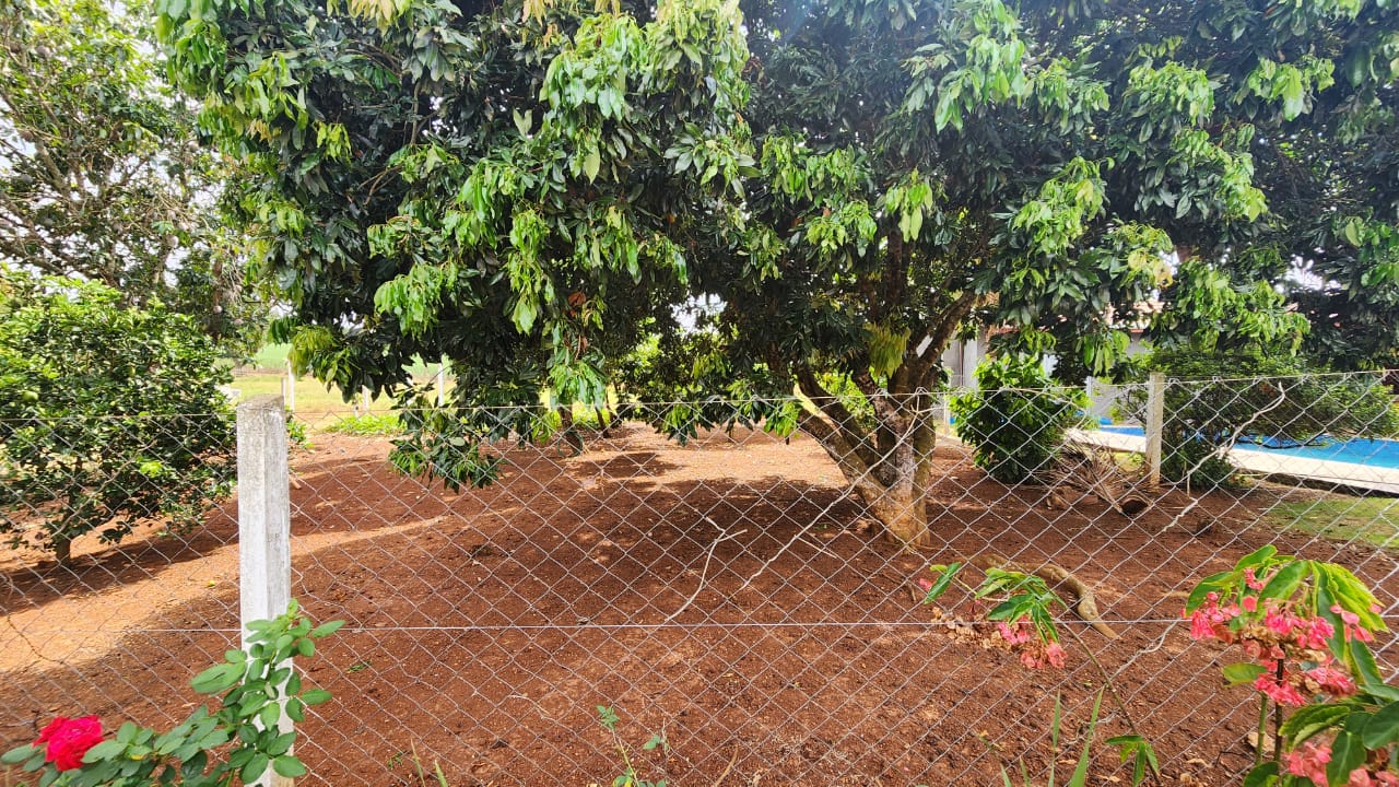 Chácara de Alto Padrão com Piscina, Suítes e Estrutura Completa por R$ 1,7 Mi