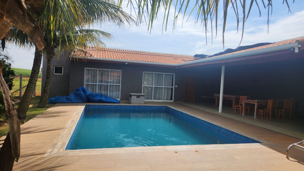 Chácara de Alto Padrão com Piscina, Suítes e Estrutura Completa por R$ 1,7 Mi