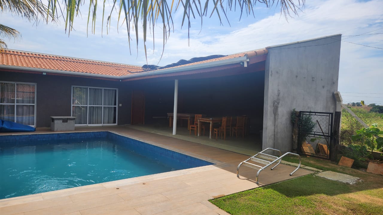 Chácara de Alto Padrão com Piscina, Suítes e Estrutura Completa por R$ 1,7 Mi