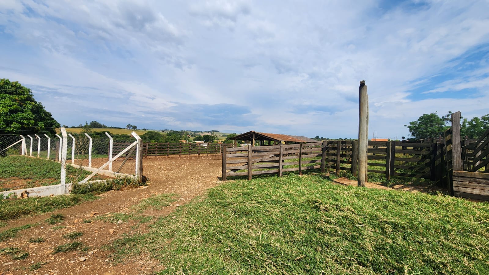 Chácara de Alto Padrão com Piscina, Suítes e Estrutura Completa por R$ 1,7 Mi
