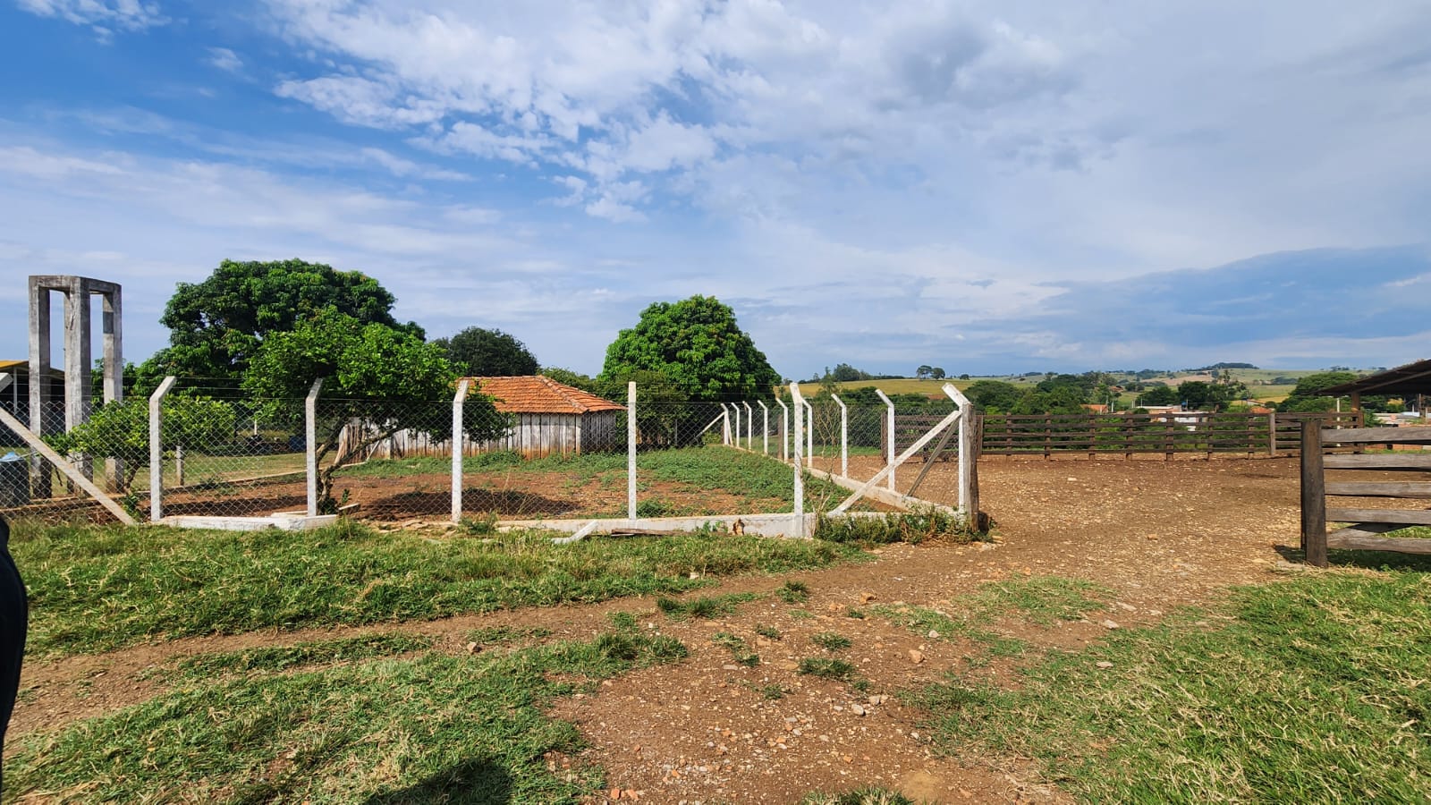 Chácara de Alto Padrão com Piscina, Suítes e Estrutura Completa por R$ 1,7 Mi
