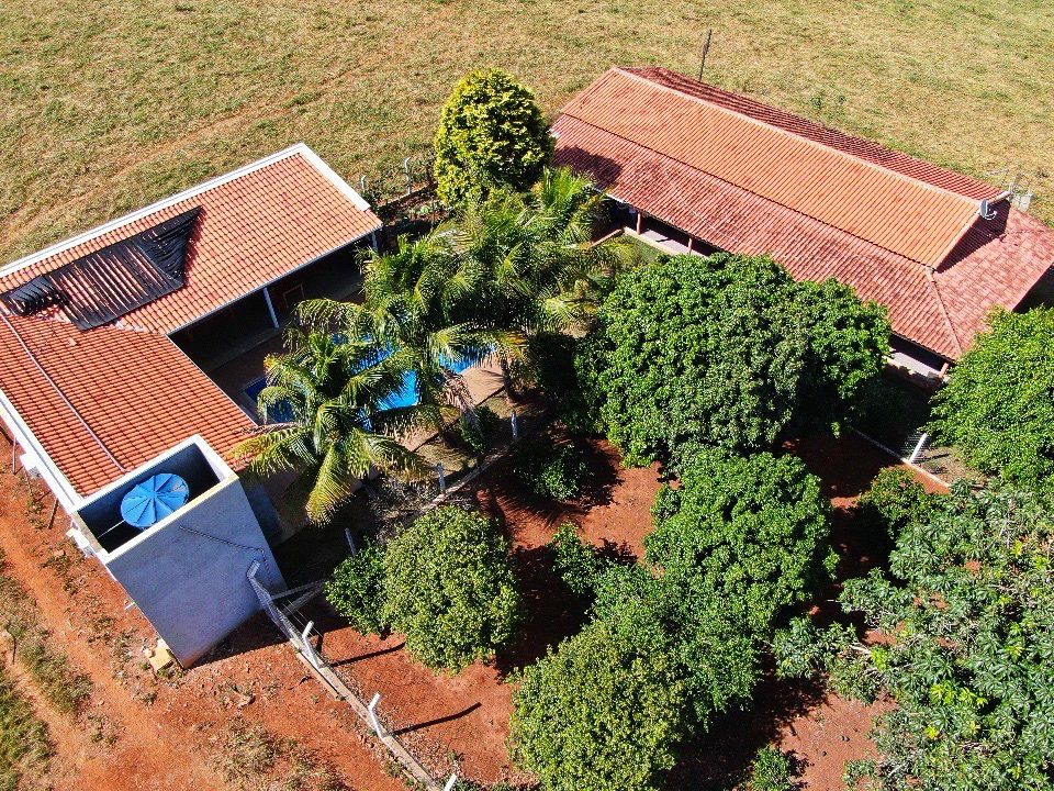 Chácara de Alto Padrão com Piscina, Suítes e Estrutura Completa por R$ 1,7 Mi