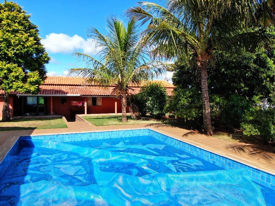 Chácara de Alto Padrão com Piscina, Suítes e Estrutura Completa por R$ 1,7 Mi