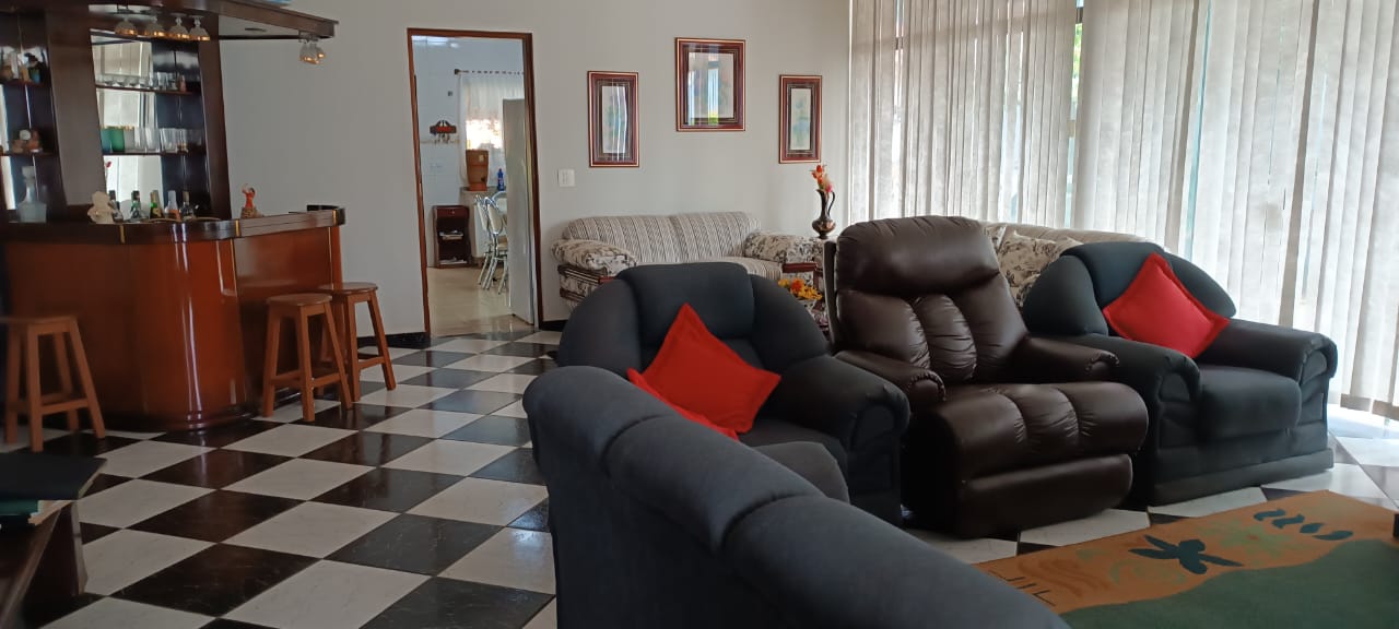 Aproveite: Casa com alma de chácara no coração de Tatuí!