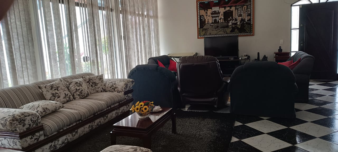 Aproveite: Casa com alma de chácara no coração de Tatuí!