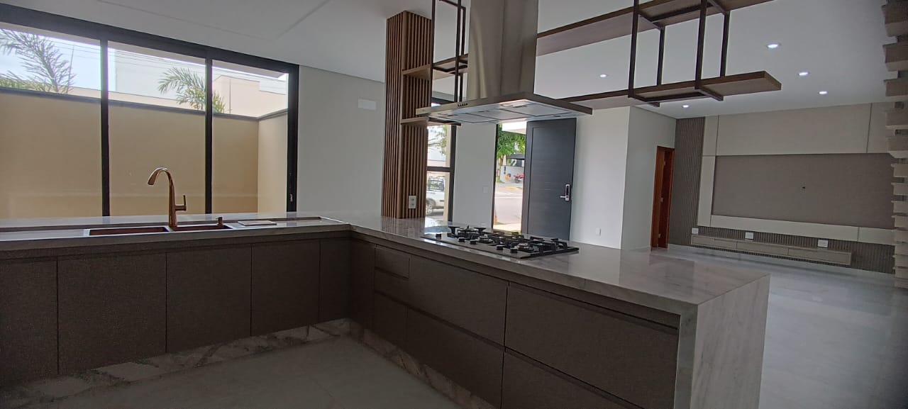 Viva o futuro com sofisticação no Reserva dos Ypês 3 — Casa de alto padrão com 3 dormitórios, energia solar e área gourmet integrada