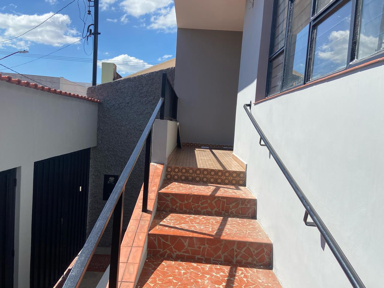 Excelente casa para locação no Centro de Tatuí, a apenas 100 metros da Rua Onze de Agosto