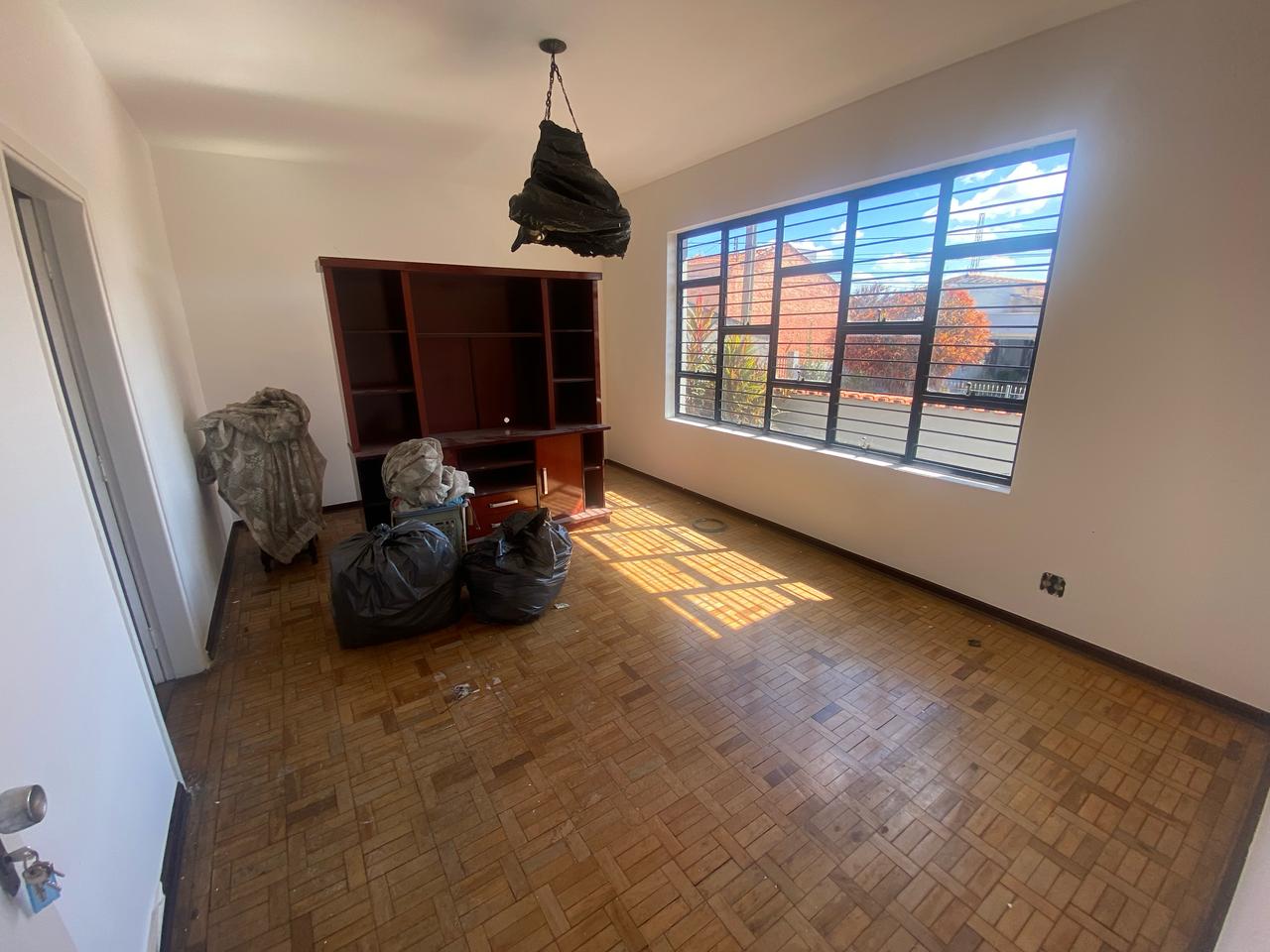 Excelente casa para locação no Centro de Tatuí, a apenas 100 metros da Rua Onze de Agosto