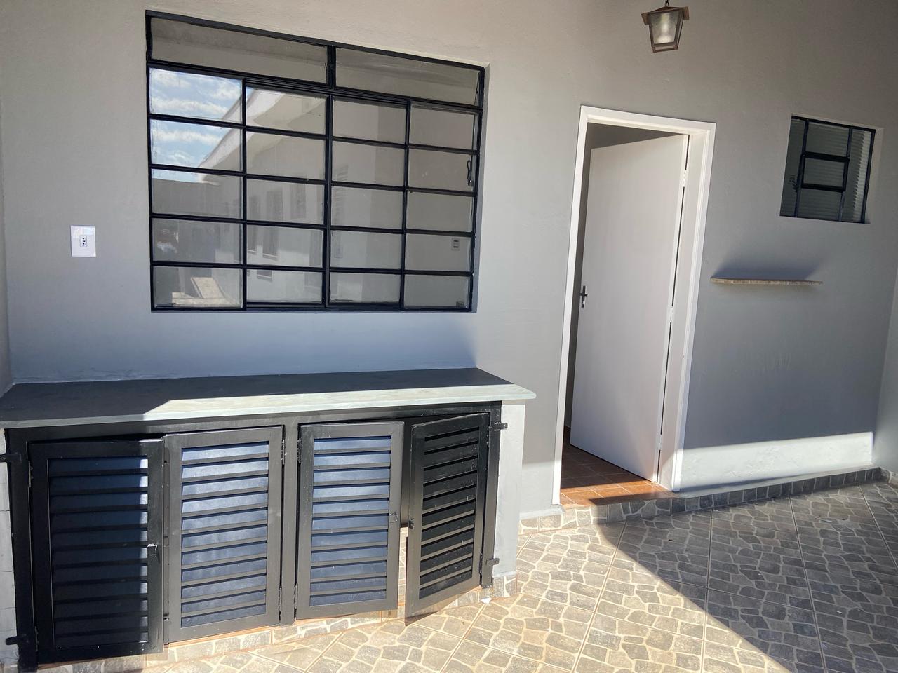 Excelente casa para locação no Centro de Tatuí, a apenas 100 metros da Rua Onze de Agosto