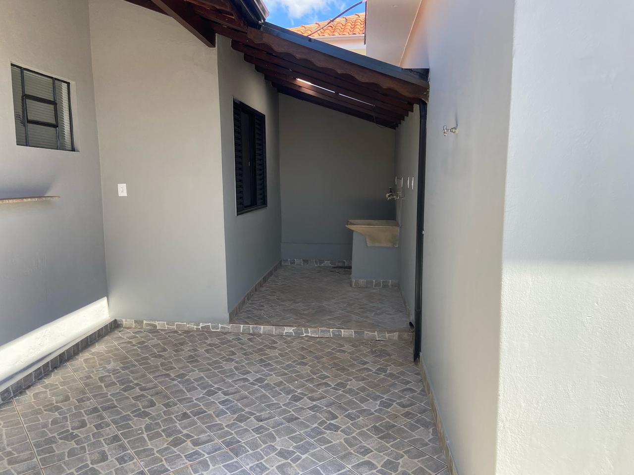 Excelente casa para locação no Centro de Tatuí, a apenas 100 metros da Rua Onze de Agosto