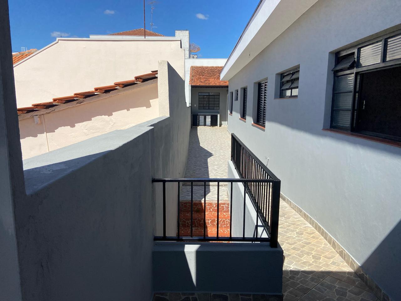 Excelente casa para locação no Centro de Tatuí, a apenas 100 metros da Rua Onze de Agosto