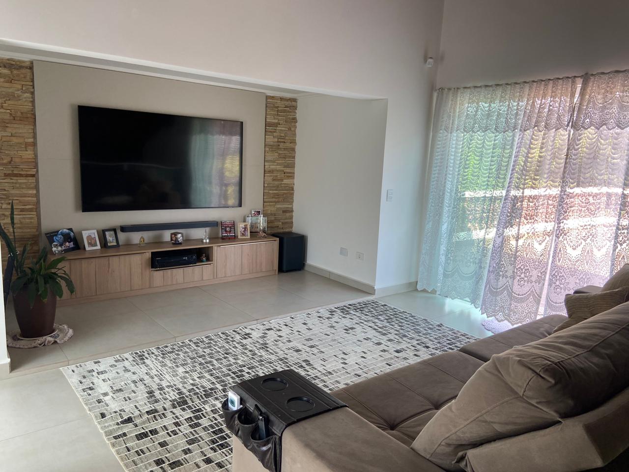 Encante-se com esta Casa Única à Beira do Lago no Ninho Verde I Eco Residence – Porangaba/SP