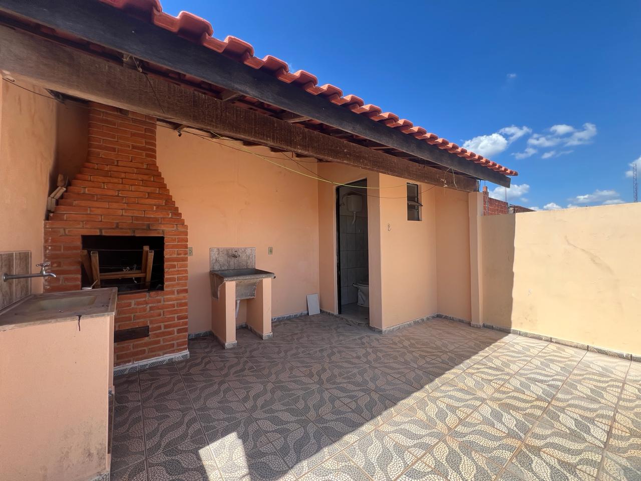 Casa à Venda na Vila Regina – Itapetininga/SP: Conforto, Edícula e Quintal com Churrasqueira por R$ 280 mil
