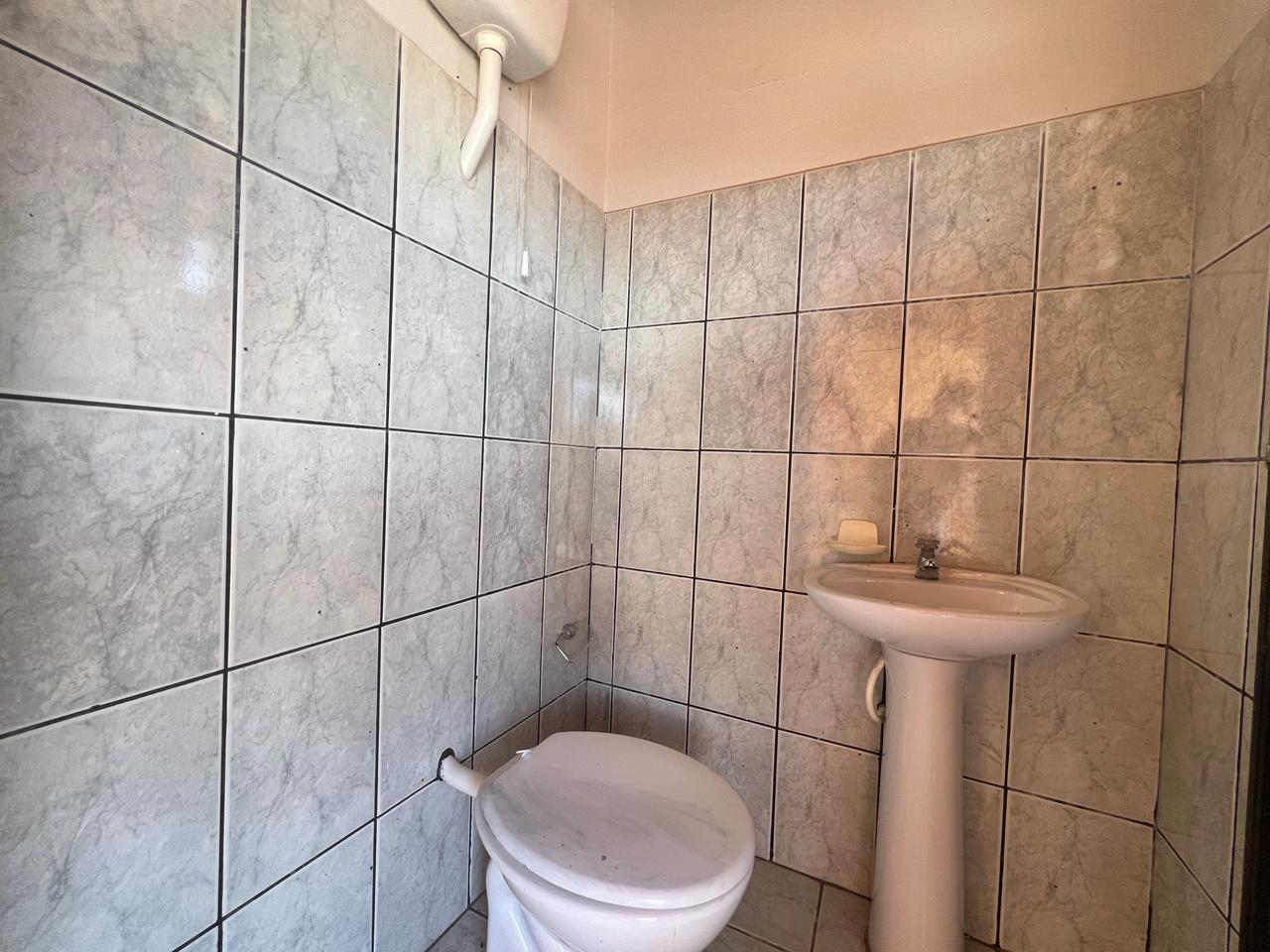 Casa à Venda na Vila Regina – Itapetininga/SP: Conforto, Edícula e Quintal com Churrasqueira por R$ 280 mil