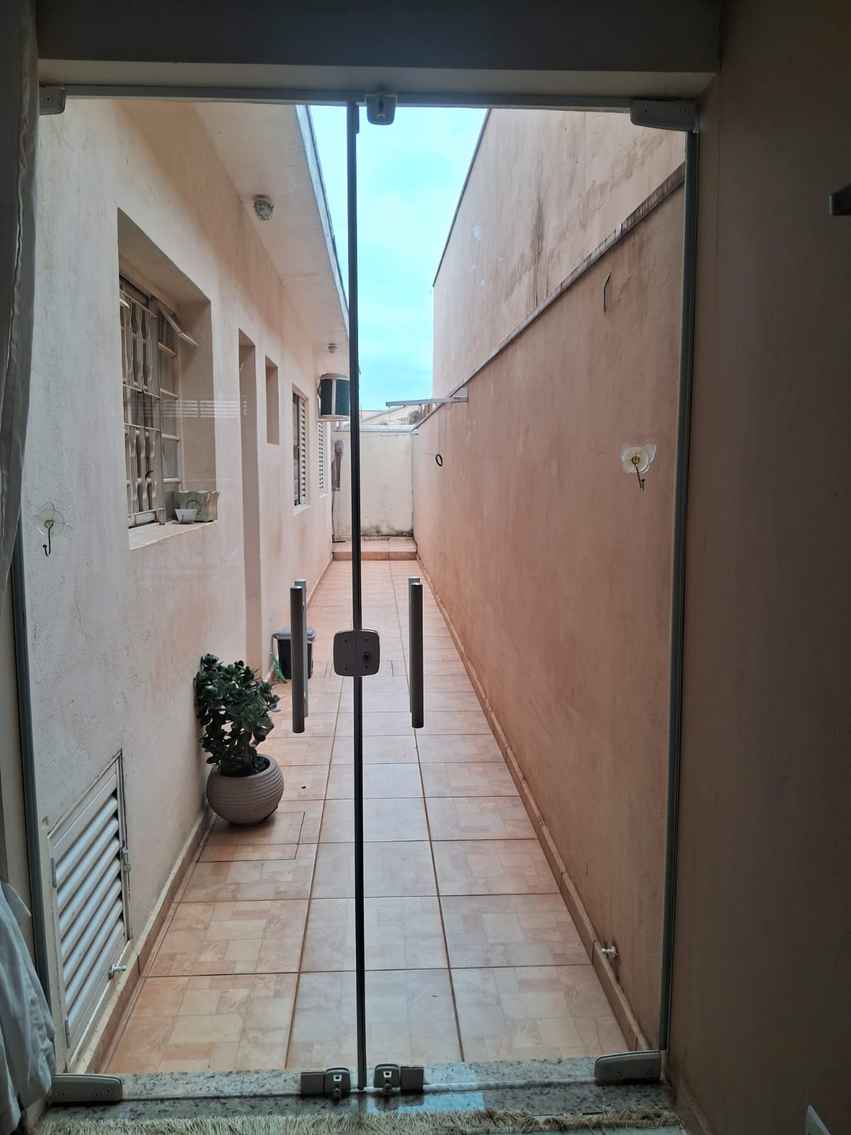 Sobrado de Alto Padrão à Venda no Residencial Santa Cruz – Design, Conforto e Localização Privilegiada