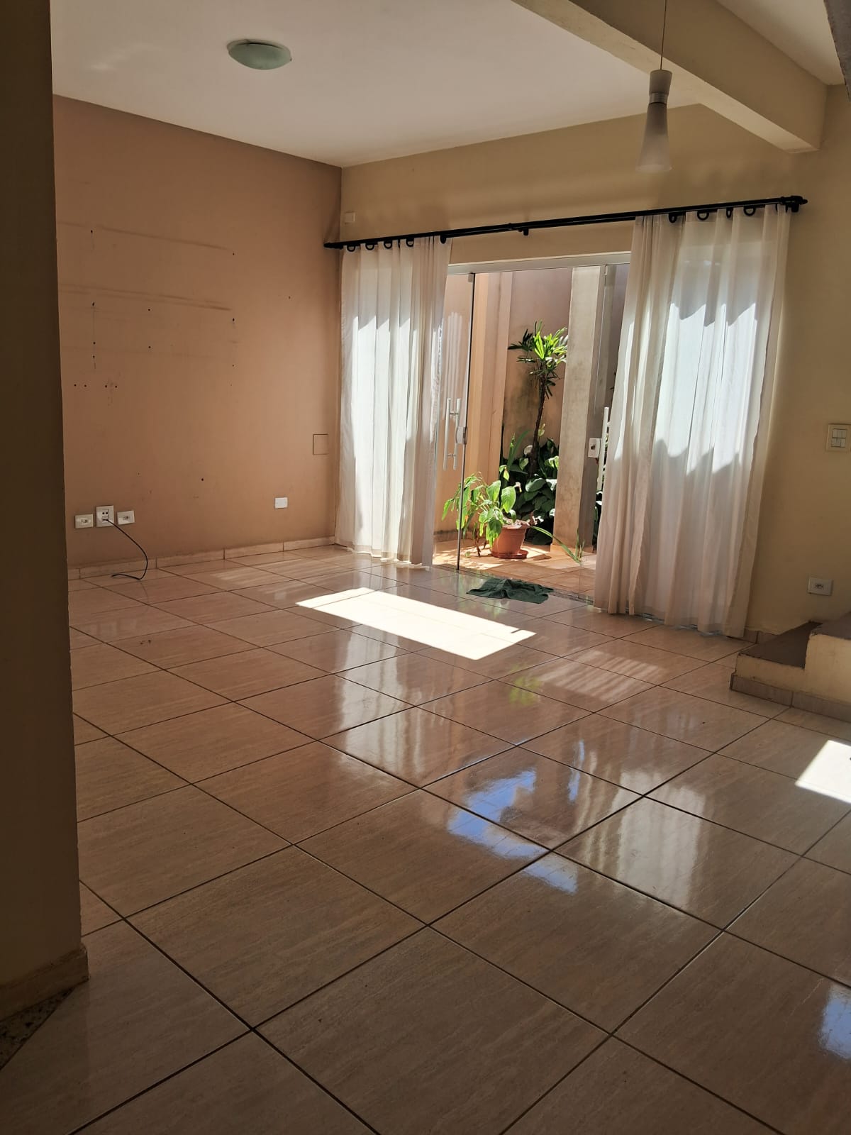 Sobrado de Alto Padrão à Venda no Residencial Santa Cruz – Design, Conforto e Localização Privilegiada