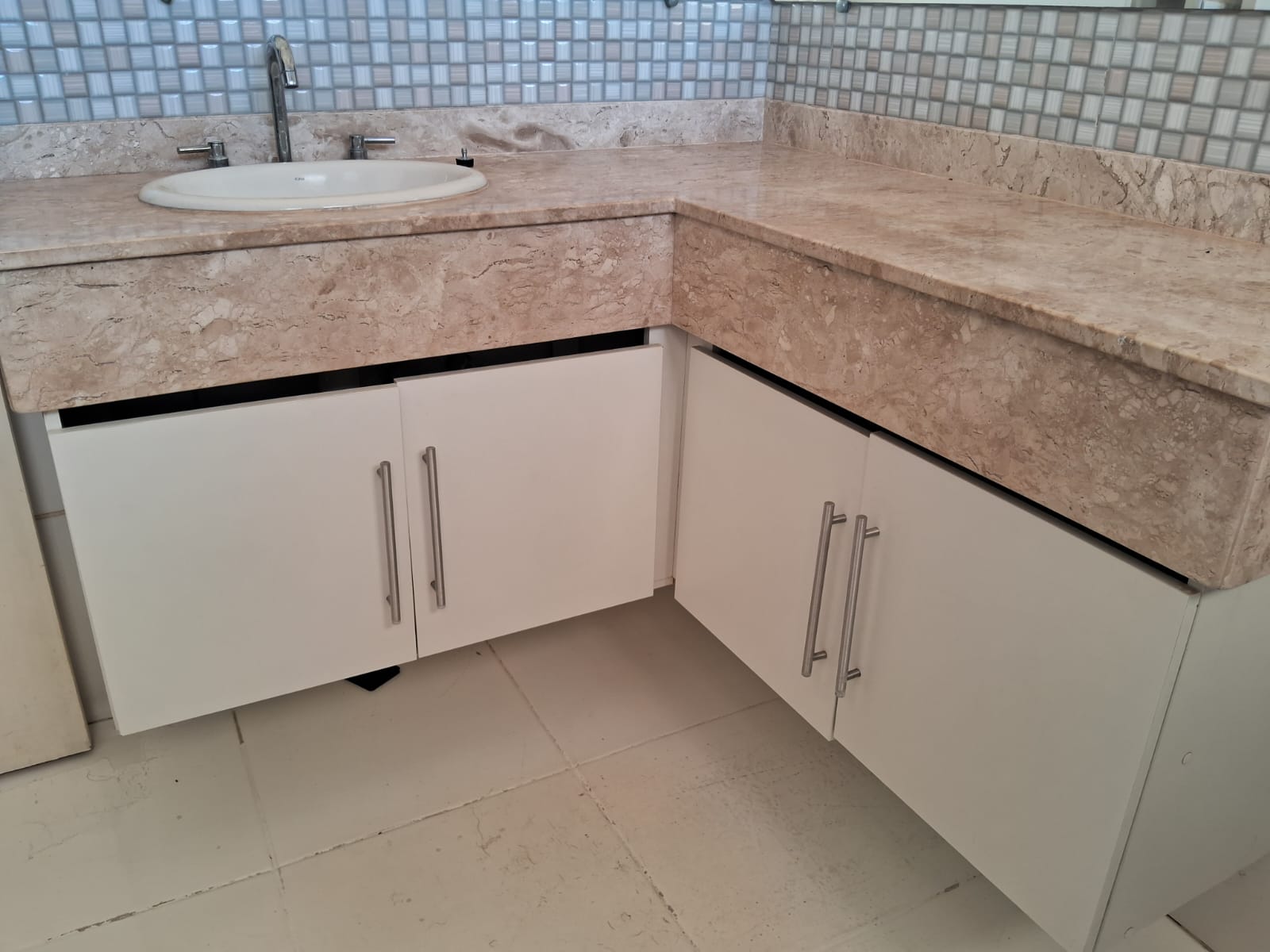 Sobrado de Alto Padrão à Venda no Residencial Santa Cruz – Design, Conforto e Localização Privilegiada