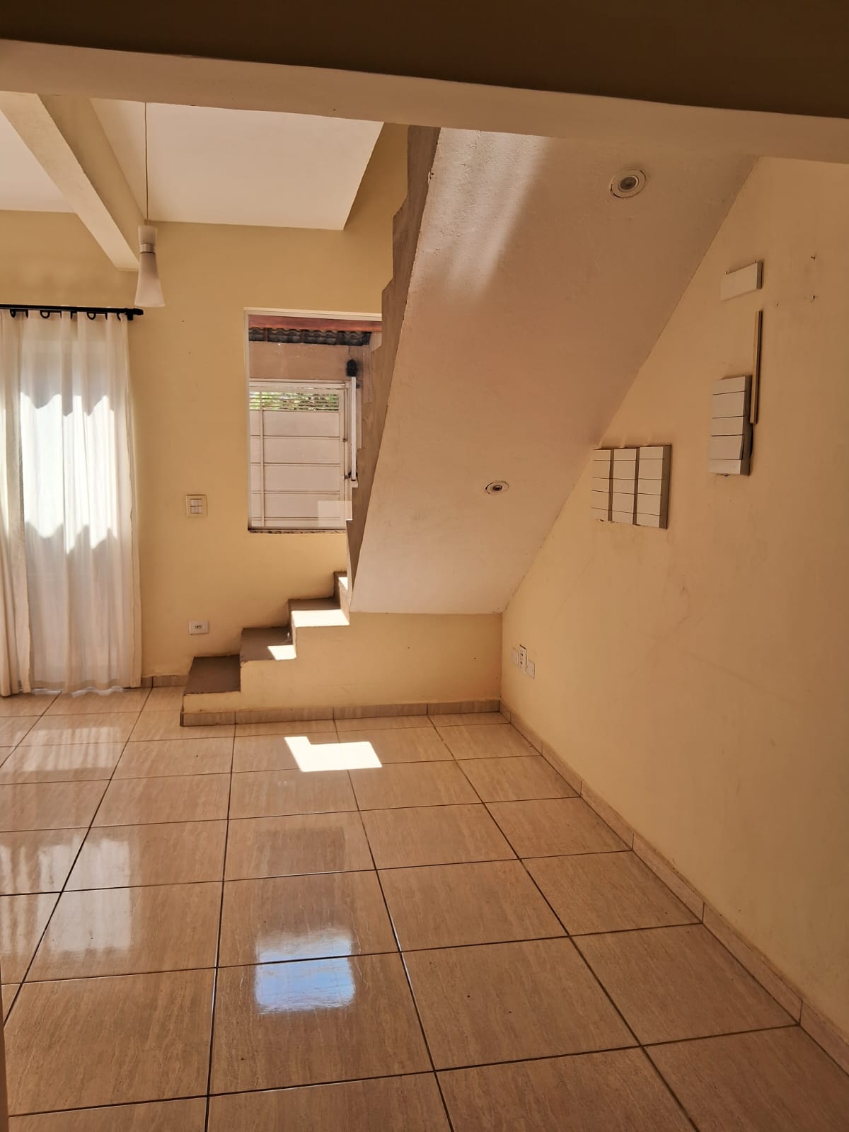 Sobrado de Alto Padrão à Venda no Residencial Santa Cruz – Design, Conforto e Localização Privilegiada
