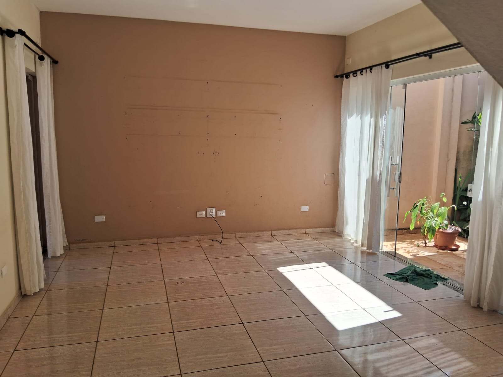Sobrado de Alto Padrão à Venda no Residencial Santa Cruz – Design, Conforto e Localização Privilegiada