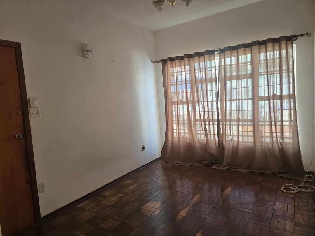 Vendo Casa no Centro de Tatuí à venda – 2 dormitórios, edícula e garagem