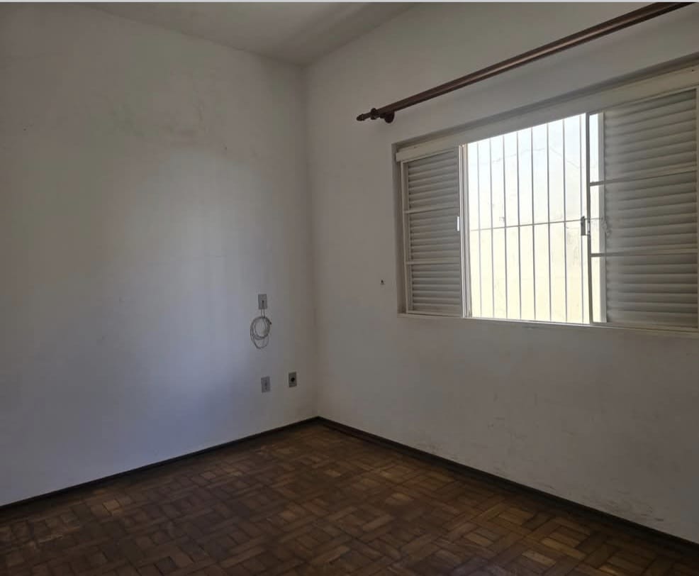 Vendo Casa no Centro de Tatuí à venda – 2 dormitórios, edícula e garagem