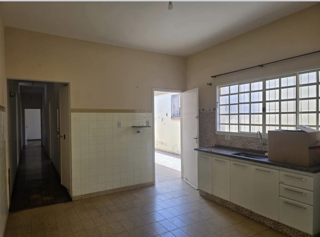 Vendo Casa no Centro de Tatuí à venda – 2 dormitórios, edícula e garagem