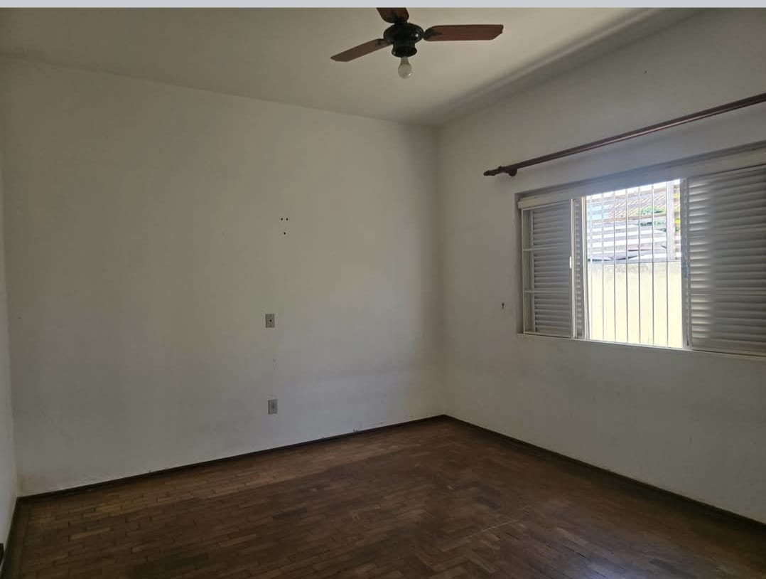 Vendo Casa no Centro de Tatuí à venda – 2 dormitórios, edícula e garagem