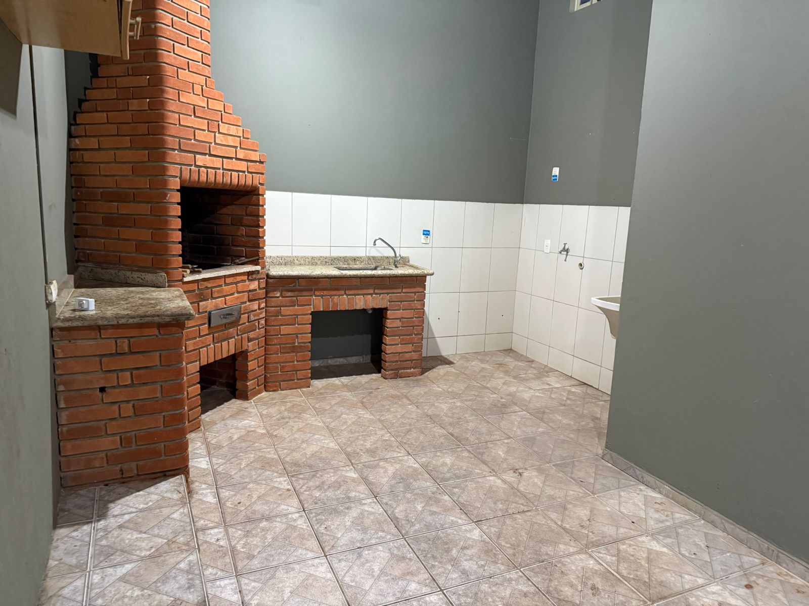 Casa moderna com 3 quartos, área gourmet e garagem para 5 carros no Jardim Palmira – Tatuí/SP