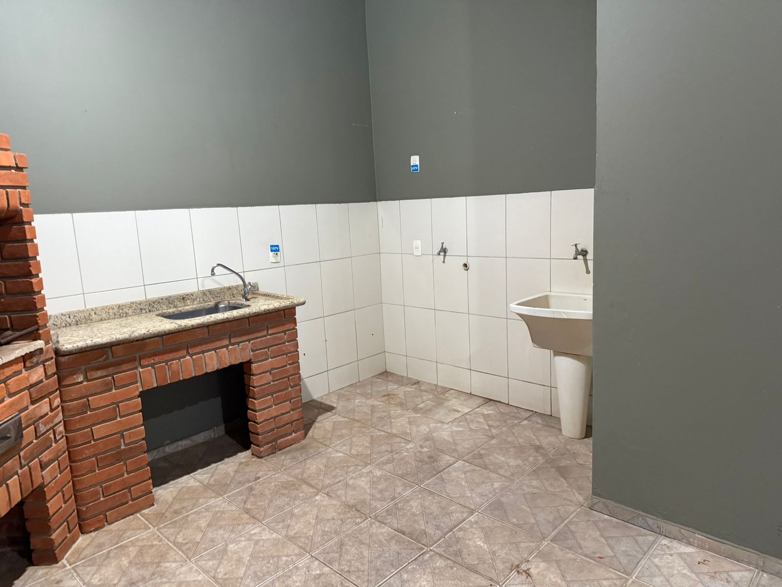 Casa moderna com 3 quartos, área gourmet e garagem para 5 carros no Jardim Palmira – Tatuí/SP