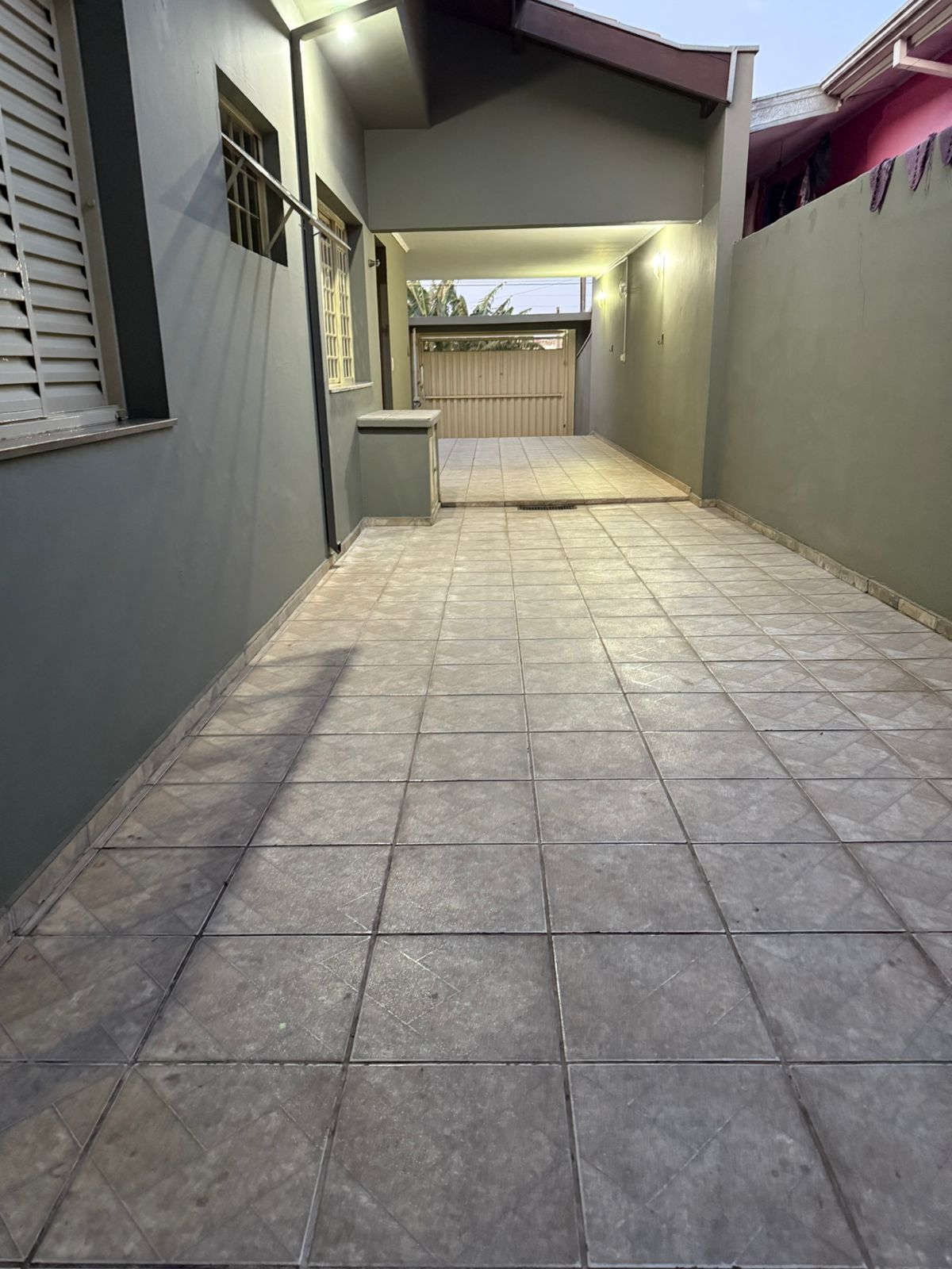 Casa moderna com 3 quartos, área gourmet e garagem para 5 carros no Jardim Palmira – Tatuí/SP
