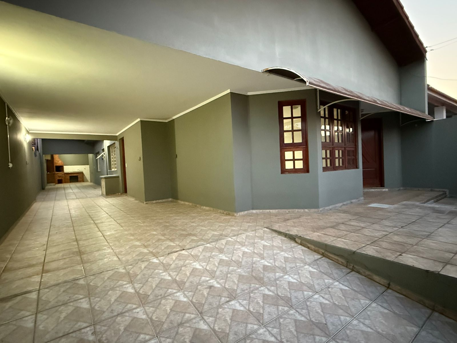 Casa moderna com 3 quartos, área gourmet e garagem para 5 carros no Jardim Palmira – Tatuí/SP