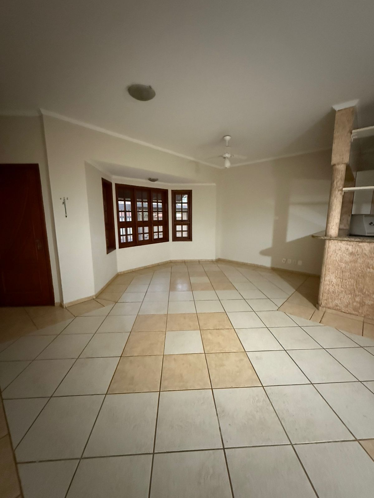 Casa moderna com 3 quartos, área gourmet e garagem para 5 carros no Jardim Palmira – Tatuí/SP