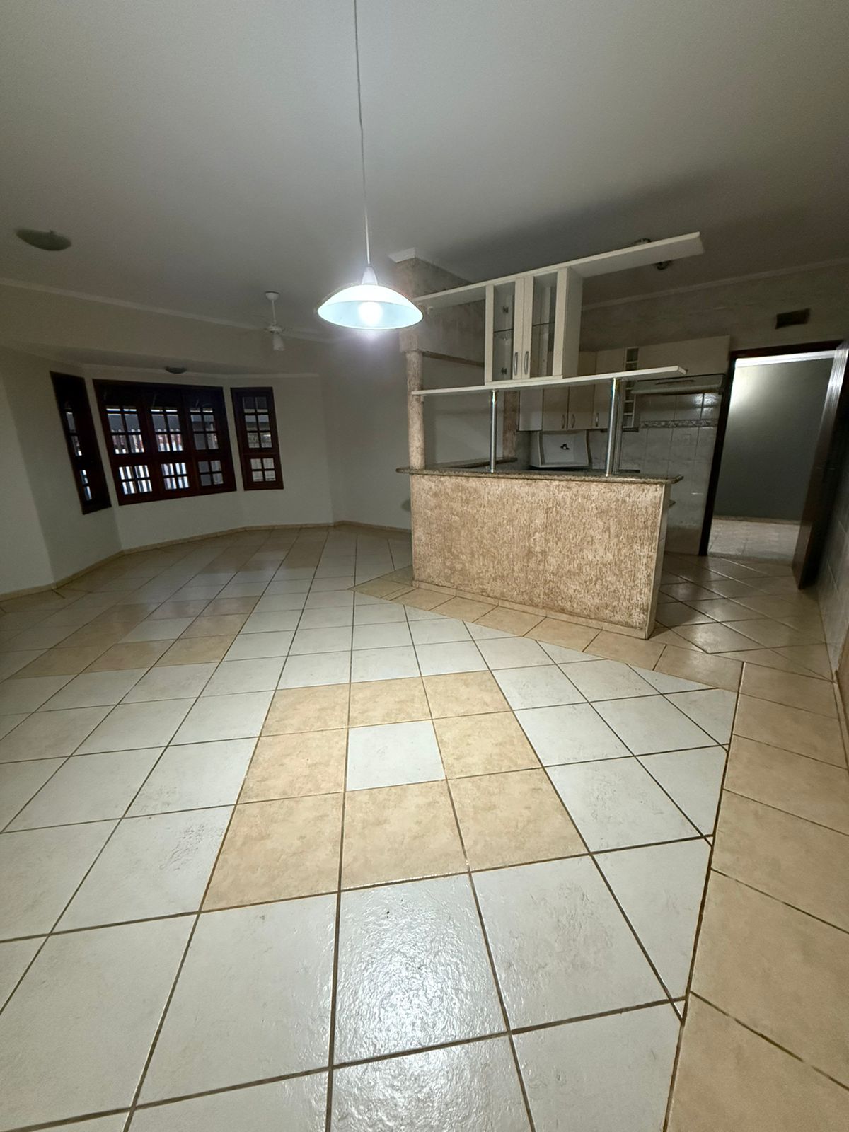 Casa moderna com 3 quartos, área gourmet e garagem para 5 carros no Jardim Palmira – Tatuí/SP