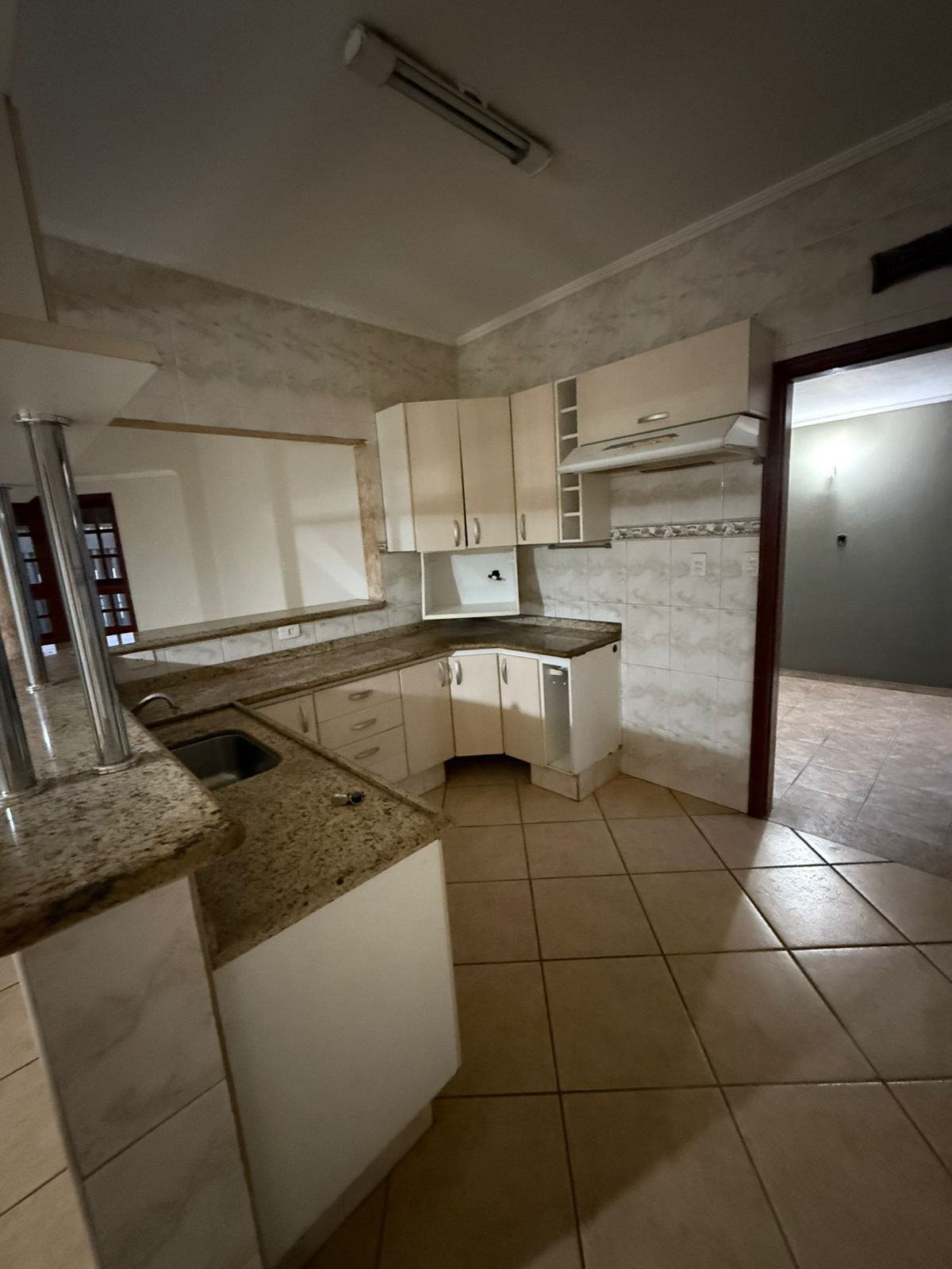 Casa moderna com 3 quartos, área gourmet e garagem para 5 carros no Jardim Palmira – Tatuí/SP