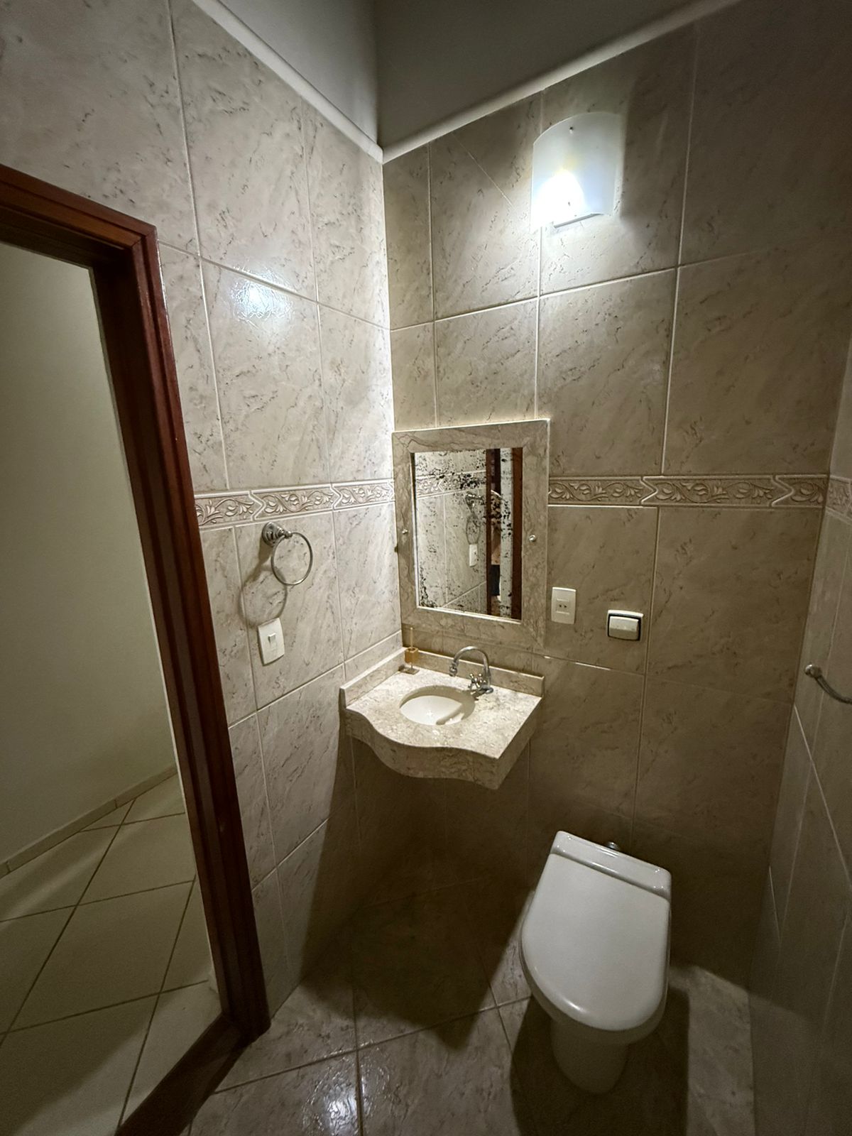 Casa moderna com 3 quartos, área gourmet e garagem para 5 carros no Jardim Palmira – Tatuí/SP
