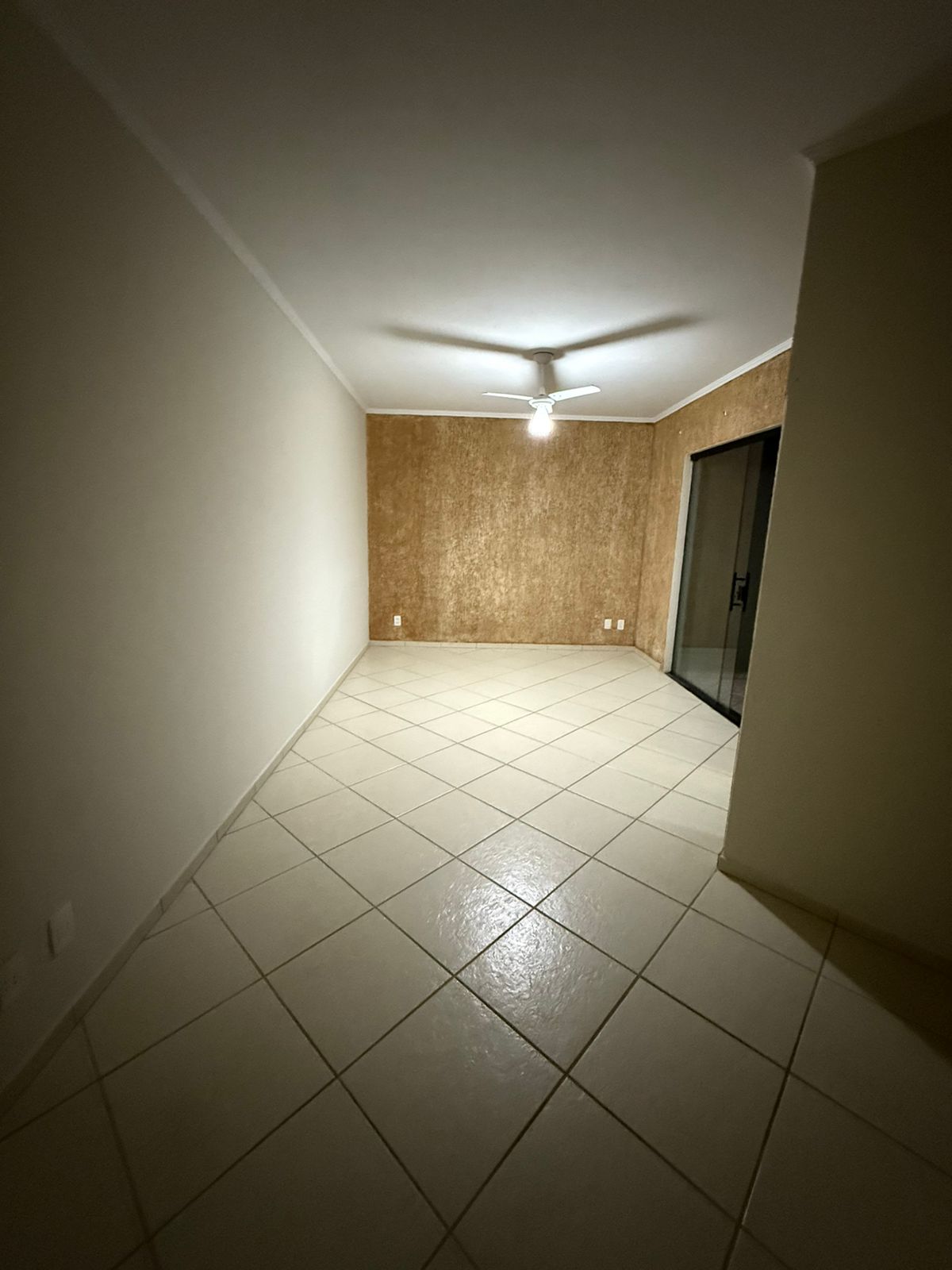Casa moderna com 3 quartos, área gourmet e garagem para 5 carros no Jardim Palmira – Tatuí/SP