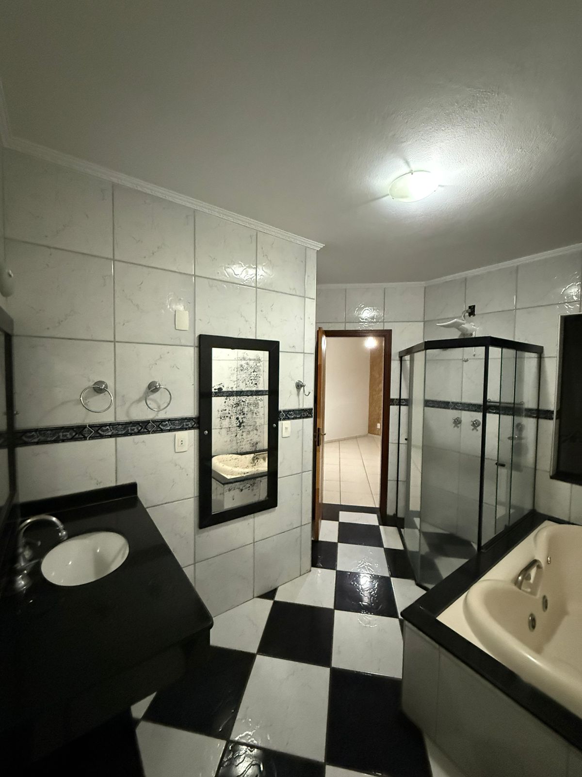 Casa moderna com 3 quartos, área gourmet e garagem para 5 carros no Jardim Palmira – Tatuí/SP