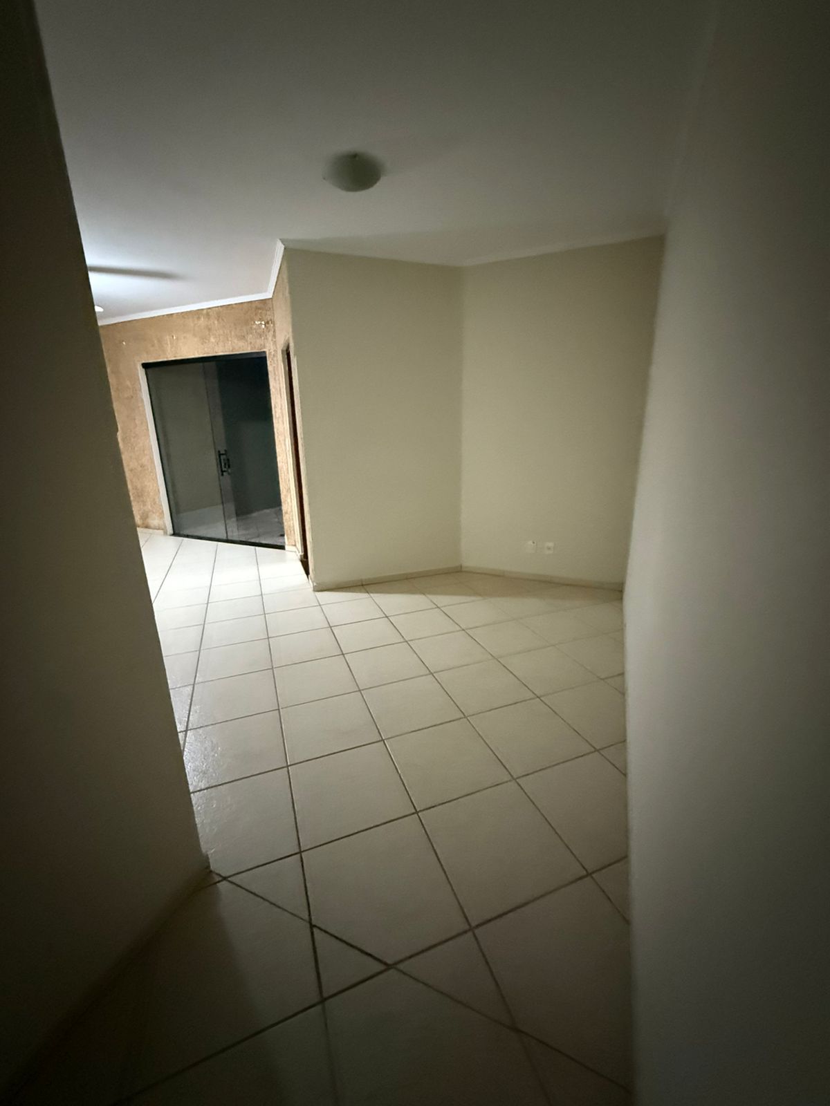 Casa moderna com 3 quartos, área gourmet e garagem para 5 carros no Jardim Palmira – Tatuí/SP